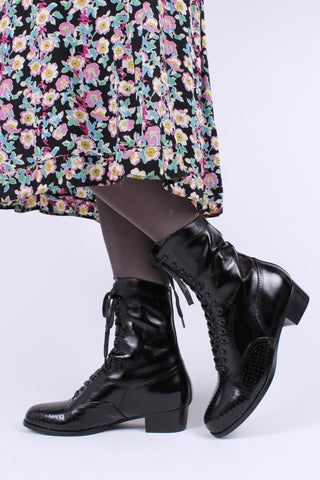 20s / 30s style everyday leather boot  - Black - Martha