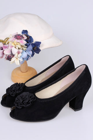 40er Wildlederpumps mit Rosette und Peeptoe - Schwarz - Jean