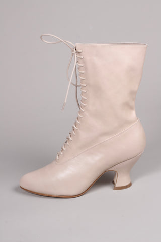 Feminine soft Edwardian style boot with pompadour heel, 1900-1915 - Cream - Rose