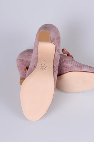 1940s pumps in suede with velvet laces - Powder Rose - Esther - memery