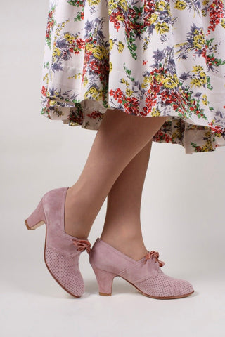 1940s pumps in suede with velvet laces - Powder Rose - Esther - memery