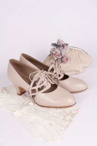 1930s everyday lace-up pumps - Off-White - Eva