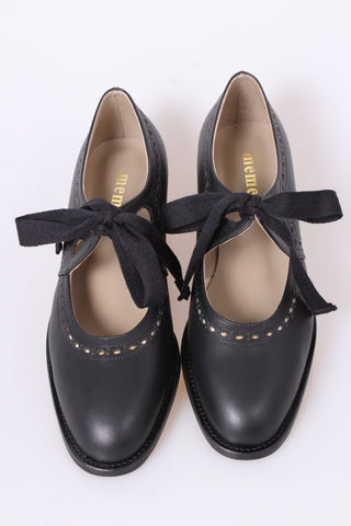 Early 1930s flats with cutouts - Black - Anna - memery