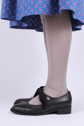 Early 1930s flats with cutouts - Black - Anna - memery