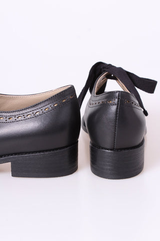 Early 1930s flats with cutouts - Black - Anna - memery