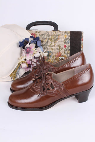 Early 1940s everyday lace - up shoes - Nougat Brown - Emily - memery
