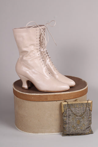 Feminine soft Edwardian style boot with pompadour heel, 1900-1915 - Cream - Rose