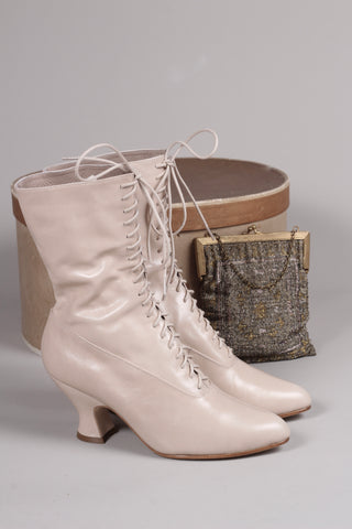 Feminine soft Edwardian style boot with pompadour heel, 1900-1915 - Cream - Rose