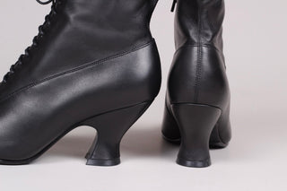 Feminine soft Edwardian boot with pompadour heel, 1900-1915 - Black - Rose