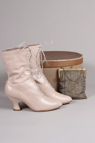 Feminine soft Edwardian style boot with pompadour heel, 1900-1915 - Cream - Rose