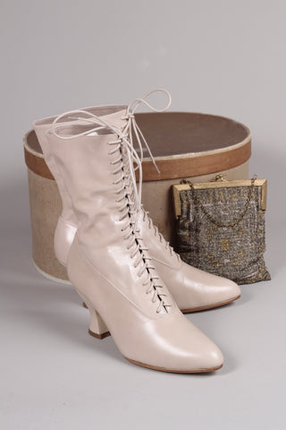 Feminine soft Edwardian style boot with pompadour heel, 1900-1915 - Cream - Rose